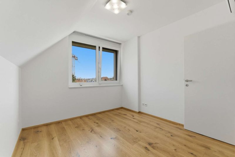 Dachgeschosswohnung mit hochwertigen Ma�m�beln, Terrasse, Klimaanlage & Stellplatz nahe Alten Donau /  / 1220&nbsp;Wien / Bild 4
