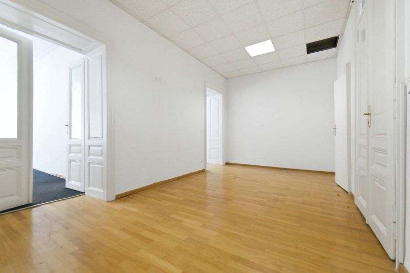 GROSSZ�GIGE 5-ZIMMER-ALTBAUWOHNUNG MIT CA. 161 M� ? WOHNEN UND ARBEITEN IN BEGEHRTER LAGE VON NEUBAU /  / 1070&nbsp;Wien / Bild 3