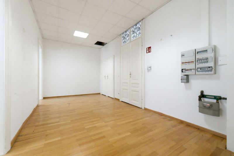 GROSSZ�GIGE 5-ZIMMER-ALTBAUWOHNUNG MIT CA. 161 M� ? WOHNEN UND ARBEITEN IN BEGEHRTER LAGE VON NEUBAU /  / 1070&nbsp;Wien / Bild 2