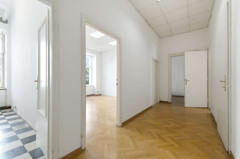 GROSSZ�GIGE 5-ZIMMER-ALTBAUWOHNUNG MIT CA. 161 M� ? WOHNEN UND ARBEITEN IN BEGEHRTER LAGE VON NEUBAU /  / 1070&nbsp;Wien / Bild 3