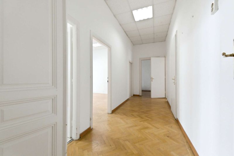 GROSSZ�GIGE 5-ZIMMER-ALTBAUWOHNUNG MIT CA. 161 M� ? WOHNEN UND ARBEITEN IN BEGEHRTER LAGE VON NEUBAU /  / 1070&nbsp;Wien / Bild 8