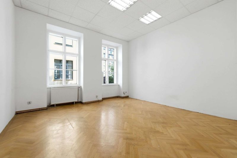 GROSSZ�GIGE 5-ZIMMER-ALTBAUWOHNUNG MIT CA. 161 M� ? WOHNEN UND ARBEITEN IN BEGEHRTER LAGE VON NEUBAU /  / 1070&nbsp;Wien / Bild 0