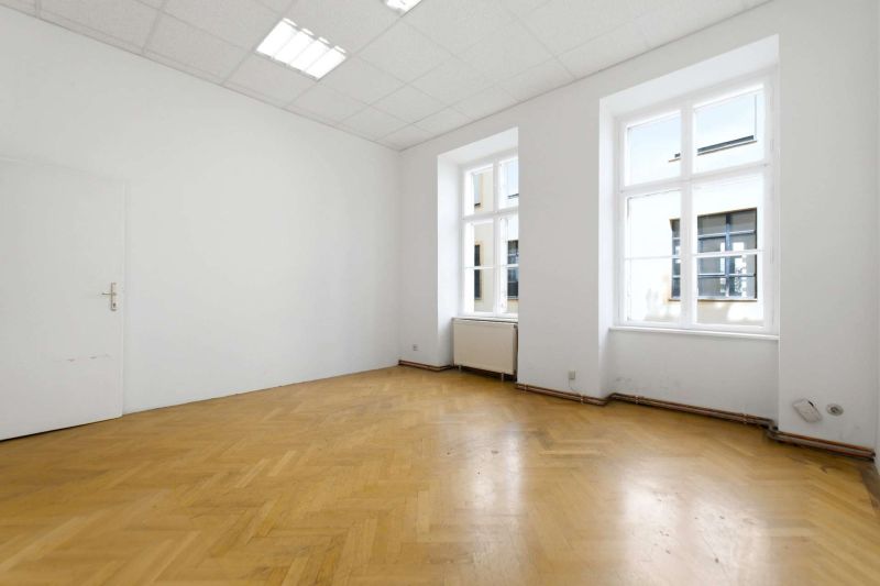 GROSSZ�GIGE 5-ZIMMER-ALTBAUWOHNUNG MIT CA. 161 M� ? WOHNEN UND ARBEITEN IN BEGEHRTER LAGE VON NEUBAU /  / 1070&nbsp;Wien / Bild 1