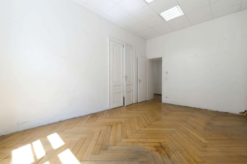 GROSSZ�GIGE 5-ZIMMER-ALTBAUWOHNUNG MIT CA. 161 M� ? WOHNEN UND ARBEITEN IN BEGEHRTER LAGE VON NEUBAU /  / 1070&nbsp;Wien / Bild 1