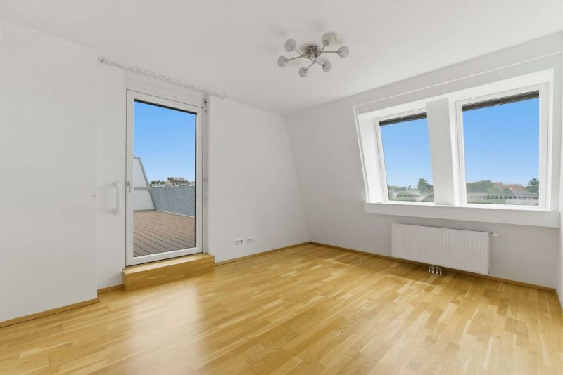 Helle 3-Zimmer-Dachgeschosswohnung mit großer Terrasse & Garage nahe Kagraner Platz / / 1220 Wien / Bild 9