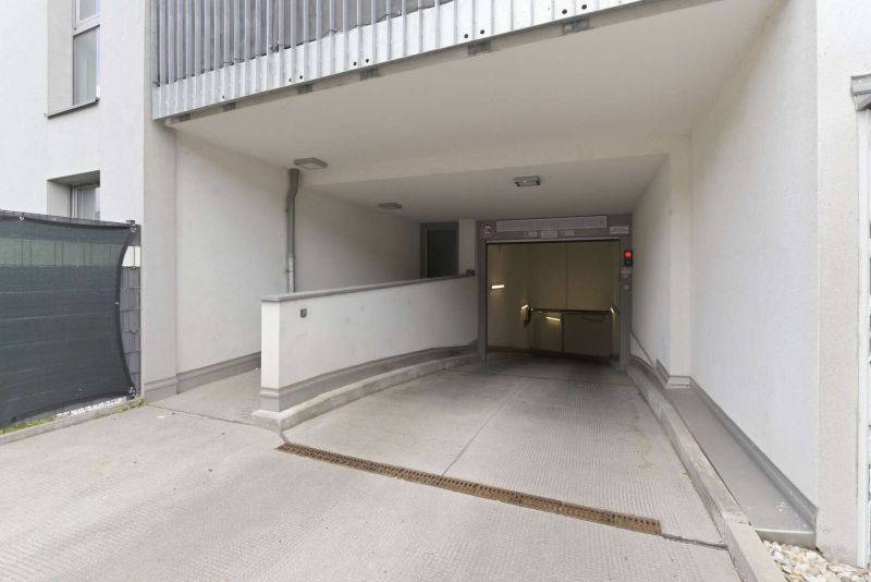 Helle 3-Zimmer-Dachgeschosswohnung mit großer Terrasse & Garage nahe Kagraner Platz / / 1220 Wien / Bild 13
