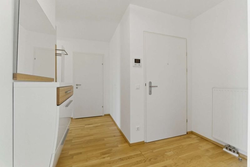 Helle 3-Zimmer-Dachgeschosswohnung mit großer Terrasse & Garage nahe Kagraner Platz / / 1220 Wien / Bild 6