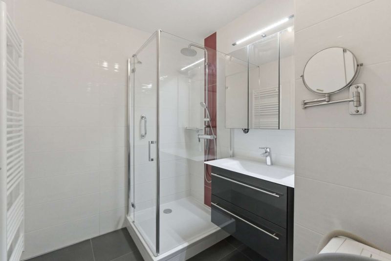 Helle 3-Zimmer-Dachgeschosswohnung mit großer Terrasse & Garage nahe Kagraner Platz / / 1220 Wien / Bild 8