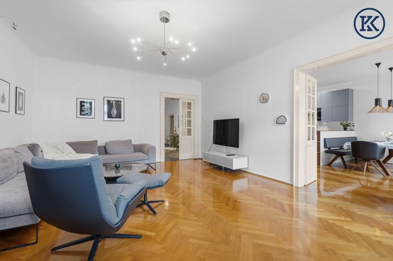 Elegante Altbauwohnung mit Geschichte im Herzen des 8. Bezirks