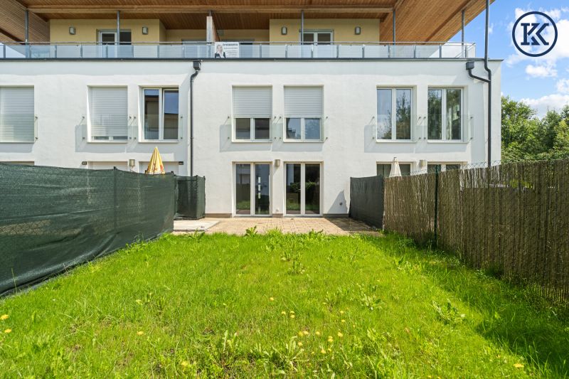 Zuhause im Grünen ? Lichtdurchflutete Wohnung mit Dachterrasse & Gartenoase