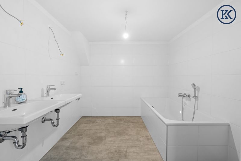 Ein Nest zum Verlieben ? Wunderschne 3-Zimmer-Dachgeschosswohnung mit sonniger Terrasse nahe U1 Kagraner Platz /  / 1220 Wien, Donaustadt / Bild 9