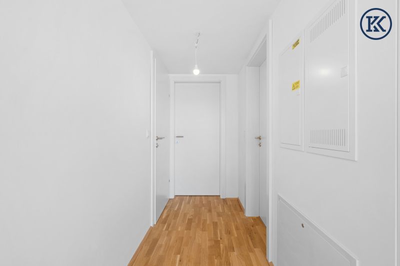 Ein Nest zum Verlieben ? Wunderschne 3-Zimmer-Dachgeschosswohnung mit sonniger Terrasse nahe U1 Kagraner Platz /  / 1220 Wien, Donaustadt / Bild 1