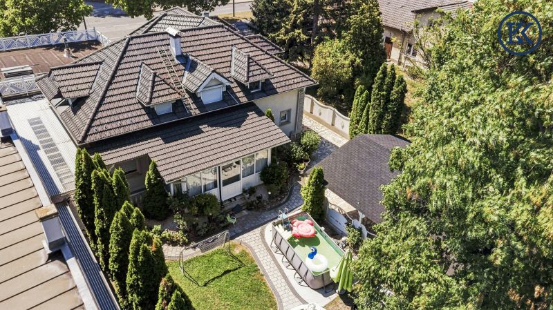 Zwei H�user, ein Zuhause ? Villa mit Charakter in Aspern