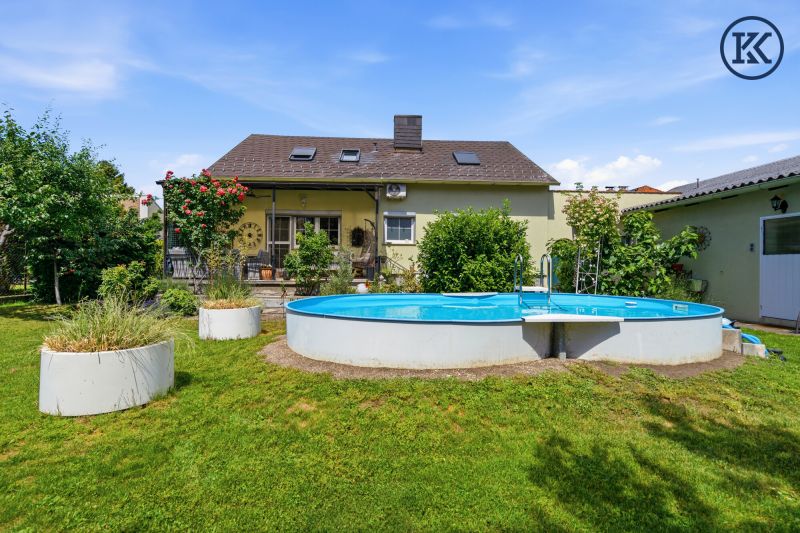 Saniertes Einfamilienhaus mit großem Garten in sehr guter Lage und ausgezeichneter Infrastruktur.