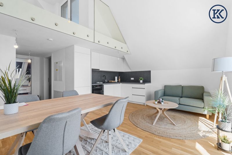 Ein Nest zum Verlieben ? Wunderschöne 3-Zimmer-Dachgeschosswohnung mit sonniger Terrasse nahe U1 Kagraner Platz