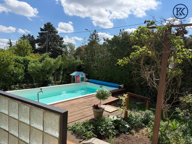 Sanierungsbed�rftiges Einfamilienhaus mit 4 Zimmern und Garage in Strasshof