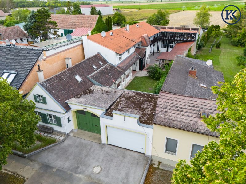 Charmantes Bauernhaus mit großem Grundstück, langgezogenem Hof, 2 Wohnungen und einem Swimmingpool / / 2301 Groß-Enzersdorf / Bild 1