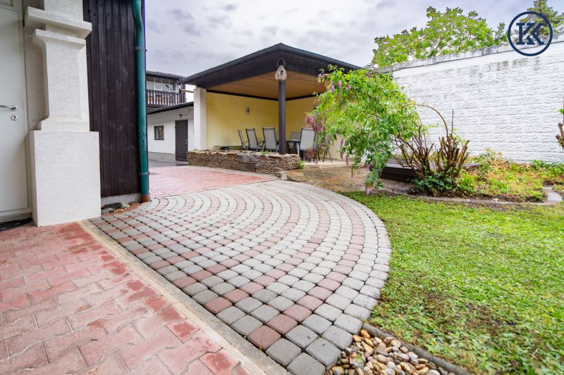 Charmantes Bauernhaus mit großem Grundstück, langgezogenem Hof, 2 Wohnungen und einem Swimmingpool / / 2301 Groß-Enzersdorf / Bild 8