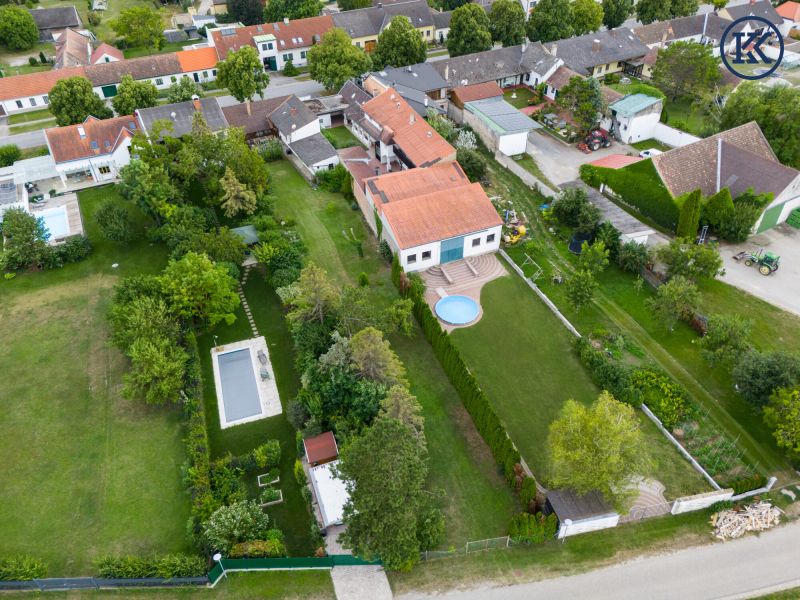 Charmantes Bauernhaus mit großem Grundstück, langgezogenem Hof, 2 Wohnungen und einem Swimmingpool / / 2301 Groß-Enzersdorf / Bild 9