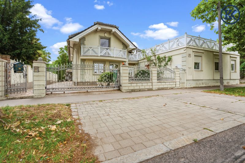 Zwei Häuser, ein Zuhause ? Villa mit Charakter in Aspern