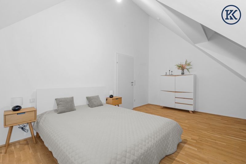 Ein Nest zum Verlieben ? Wunderschne 3-Zimmer-Dachgeschosswohnung mit sonniger Terrasse nahe U1 Kagraner Platz /  / 1220 Wien, Donaustadt / Bild 5