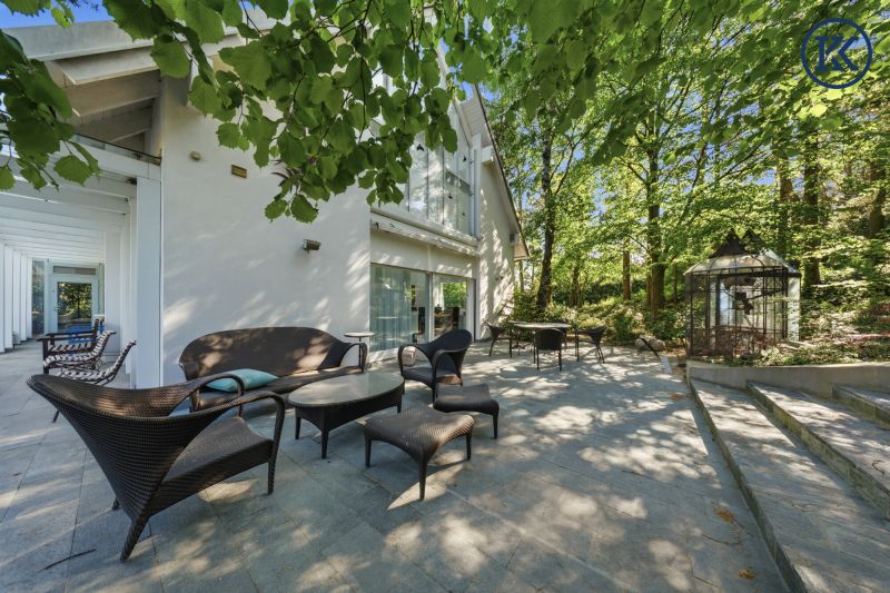 Wo die Seele ihr Zuhause findet: Ein Kunstwerk zwischen Wald und Wien