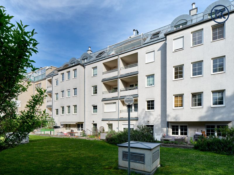 Dachgeschosswohnung inklusive Keller, Terrasse und Garagenplatz, nhe S-Bahn Oberdbling
