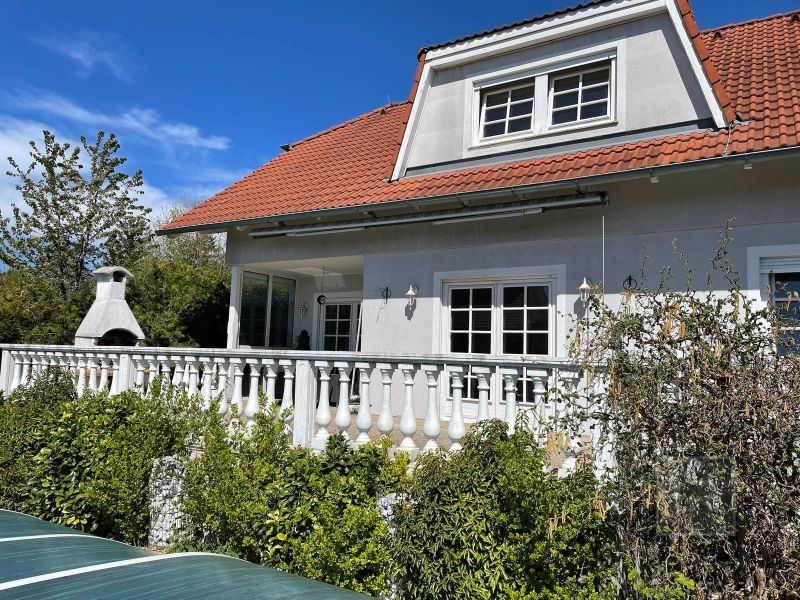 Schönes Einfamilienhaus im Landhausstil mit Garten & Pool /  / 2542 Kottingbrunn / Bild 1