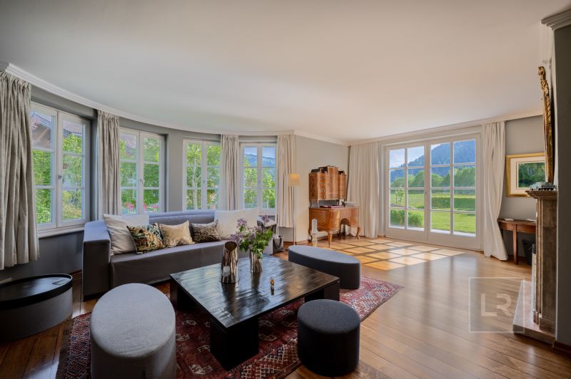 ELEGANTES LANDHAUS IN SONNIGER AUSSICHTSLAGE