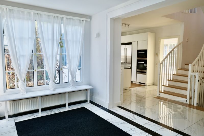 Attraktive Familienvilla mit Pool & schnem Wohnraumkonzept - Top Lage! /  / 2522 Oberwaltersdorf / Bild 1