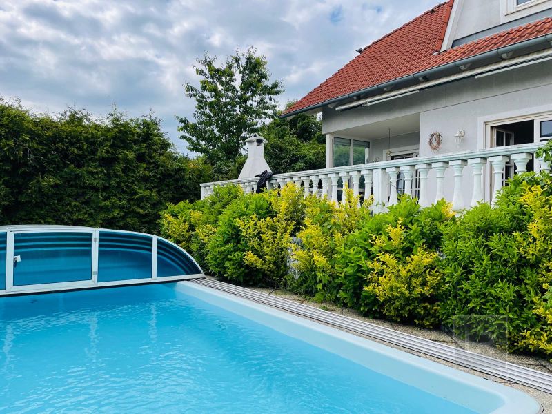 Schnes Einfamilienhaus im Landhausstil mit Garten & Pool /  / 2542 Kottingbrunn / Bild 1