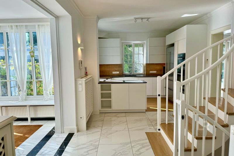 STILVOLLE VILLA in Traumlage mit optimaler Raumaufteilung & Pool! /  / 2522 Oberwaltersdorf / Bild 2