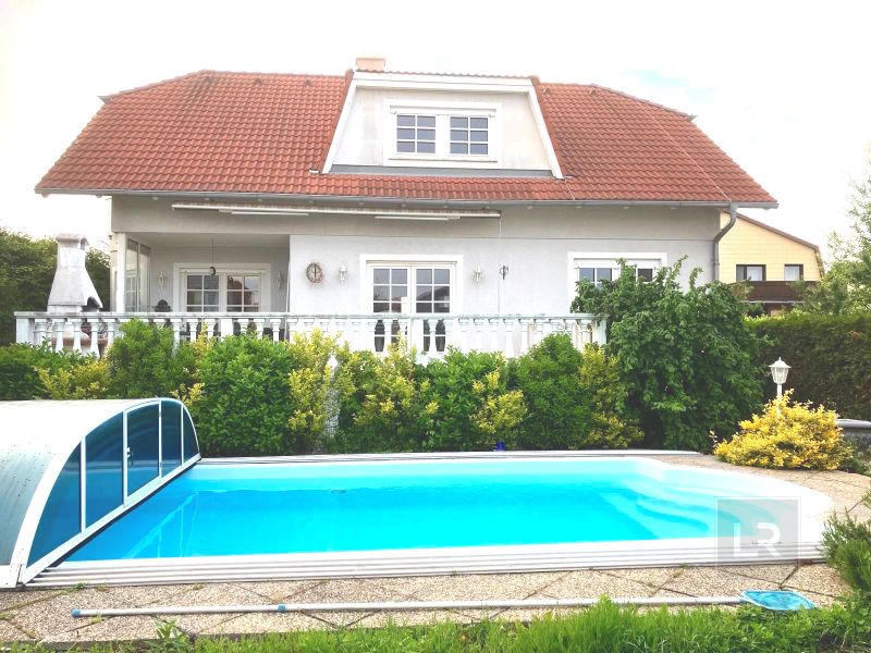 Schnes Einfamilienhaus im Landhausstil mit Garten & Pool /  / 2542 Kottingbrunn / Bild 2