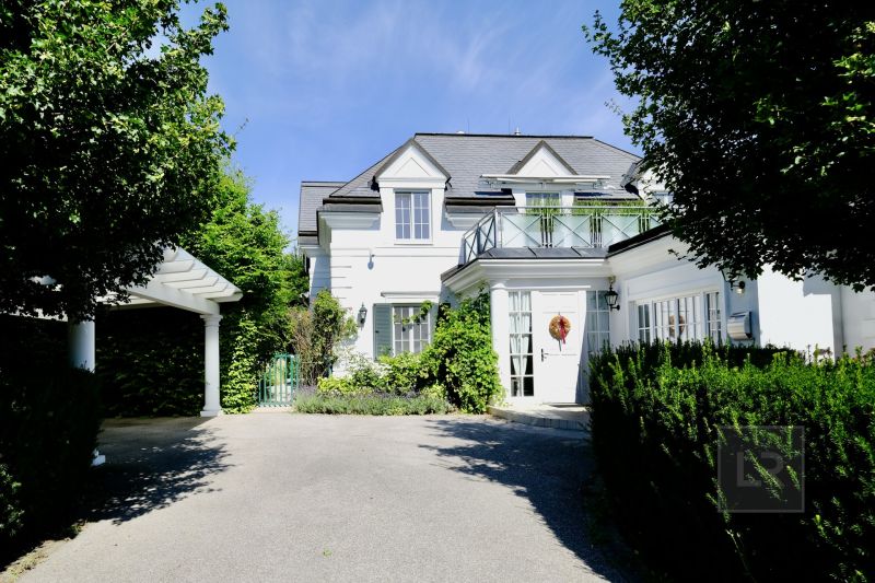 STILVOLLE VILLA in Traumlage mit optimaler Raumaufteilung & Pool!