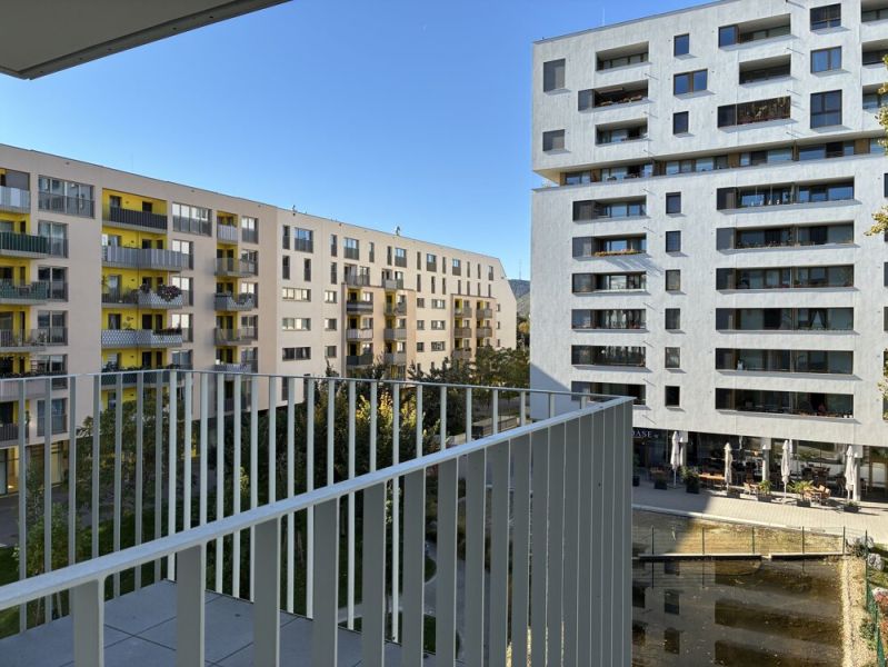 *Aktion - Westseitiger Balkon mit Blick auf Fußgängerzone - Top 01-039 / / 1210 Wien / Bild 0