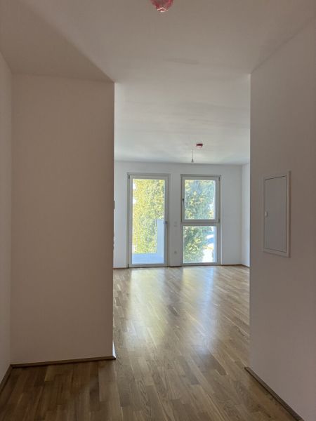 *Aktion - Westseitiger Balkon mit Blick auf Fußgängerzone - Top 01-039 / / 1210 Wien / Bild 5