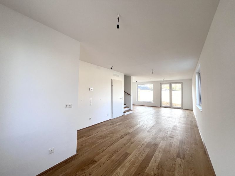 Reihenhaus mit Keller, Garten und 2 Stellpltzen! /  / 2523 Tattendorf / Bild 4
