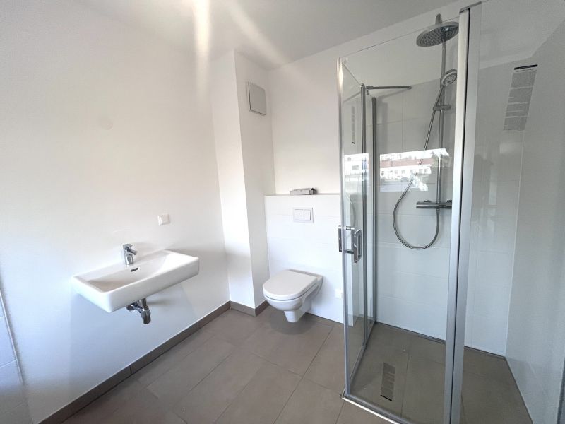 Erstbezug !! Traumhafte Doppelhaush�lfte , Wohnkeller  mit Garten und 2 Stellpl�tzen! /  / 2353&nbsp;Guntramsdorf / Bild 8