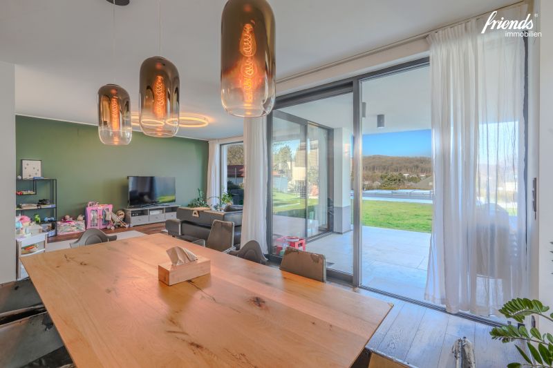 Moderne Traumvilla mit wunderschnem Weitblick /  / 2372 Giehbl / Bild 16