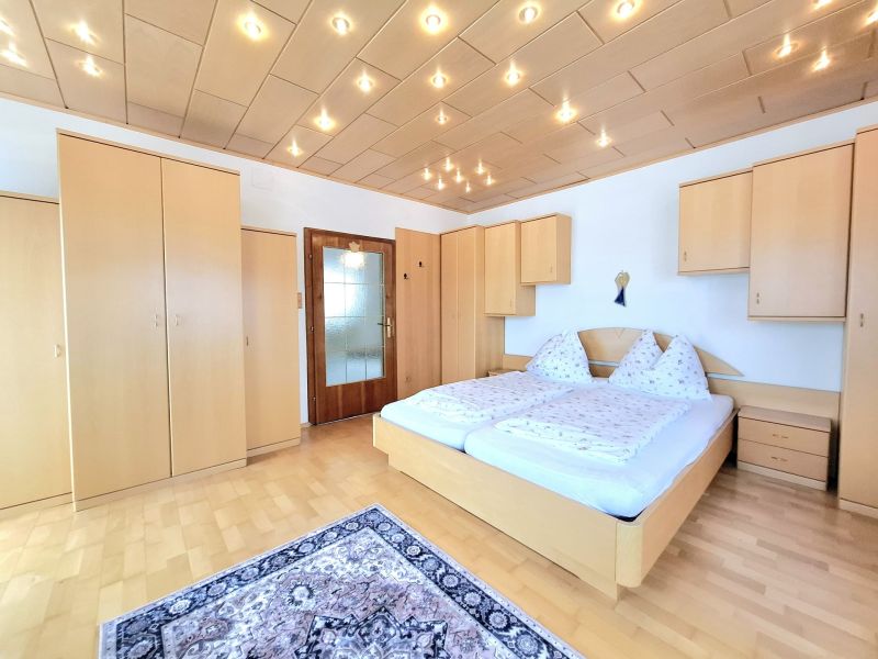 Super Liegenschaft: 6 Zimmer, Pool, Wintergarten und Garage ? Ihr neues Zuhause! /  / 7053 Hornstein / Vori?tan / Bild 7