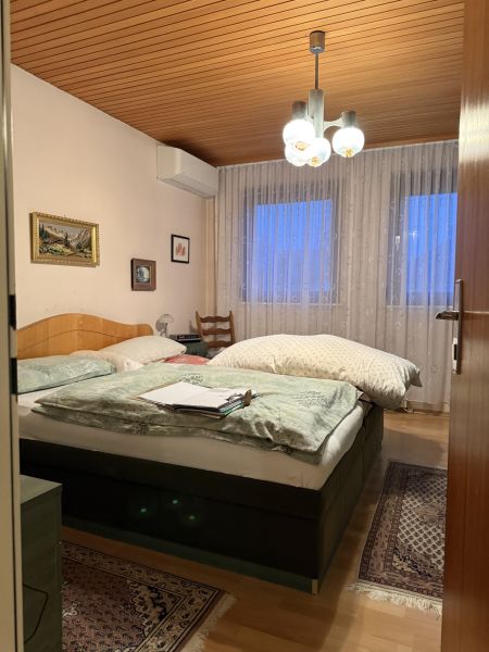 toller Garten, nettes Haus / / 2601 Eggendorf / Bild 9