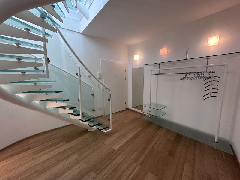 Tolle 3 Zimmer Dachgeschosswohnung mit Blick ber Wien! /  / 1040 Wien / Bild 3