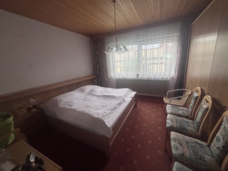 Charmantes Einfamilienhaus mit gro�em Grundst�ck und viel Potenzial /  / 2551&nbsp;Enzesfeld-Lindabrunn / Bild 2