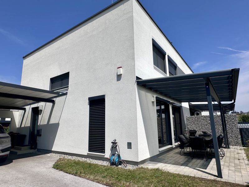 Moderne Doppelhaushlfte mit Keller und Carport zu mieten! /  / 2345 Brunn am Gebirge / Bild 1