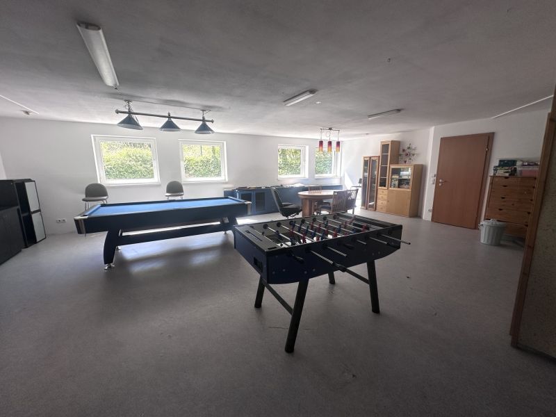 Tolles Zweifamilienhaus mit Einliegerwohnung, sonniger Terrasse, Keller, Doppelgarage und Pool! /  / 2511 Pfaffsttten / Bild 12