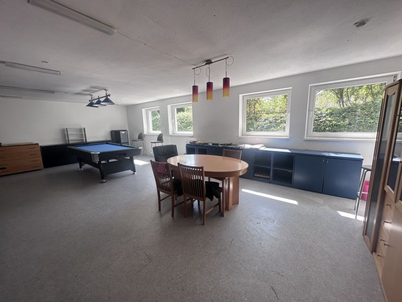 Tolles Zweifamilienhaus mit Einliegerwohnung, sonniger Terrasse, Keller, Doppelgarage und Pool! /  / 2511 Pfaffsttten / Bild 9
