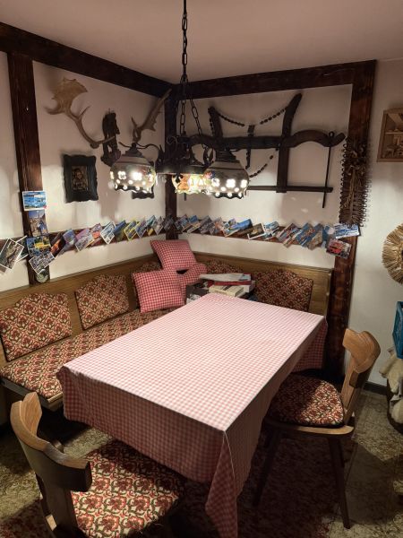 toller Garten, nettes Haus / / 2601 Eggendorf / Bild 4