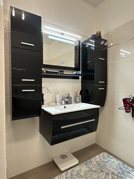 Moderne Wohnung mit Balkon und Garage /  / 2442 Unterwaltersdorf / Schranawand / Bild 7
