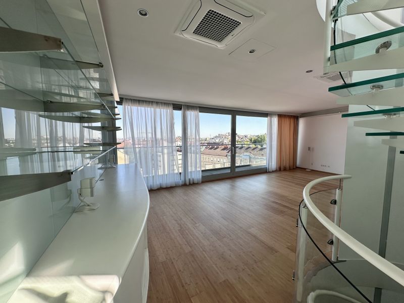 Tolle 3 Zimmer Dachgeschosswohnung mit Blick ber Wien! /  / 1040 Wien / Bild 3