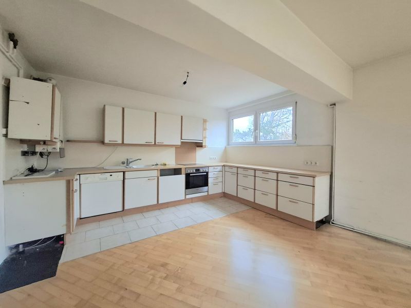 SUPER LAGE !! Renovierungsbedürftige 3-Zimmer Wohnung / / 2344 Maria Enzersdorf / Bild 0